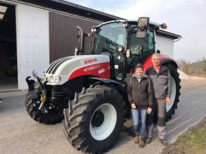 Traktorübergabe

an Herrn Allinger Karl aus
3522 Wietzen

Steyr 4120 Multi ET
Viel Erfolg und alles Gute