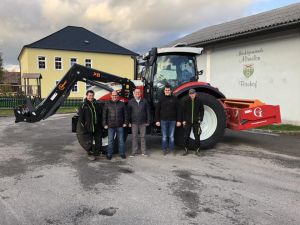 Traktorübergabe

an die Gemeinde Altmelon aus
3925 Altmelon

Steyr 4145 Profi CVT mit Hauer Frontlader XB 150 und Glinßner Hochkippschaufel
Viel Erfolg und alles Gute