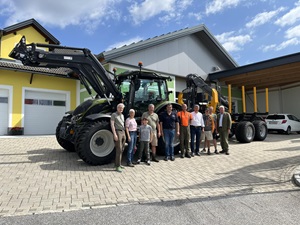 Maschinenübergabe
            
an Familie Einfalt aus
4280 Königswiesen - Hörzenschlag

Teleskoplader Weidemann 4512T

Viel Erfolg und alles Gute!