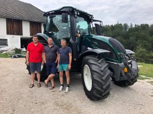 Traktorübergabe

an Aschauer Erwin und Ahorner Franz
 aus 4324 Rechberg - Kürnstein

Valtra 104H5

Viel Erfolg und alles Gute!