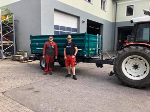 Maschinenübergabe

an Herrn Aumayr Christian aus
  4273 Kaltenberg - Tischberg

Pühringer Kipper 3518

Viel Erfolg und alles Gute