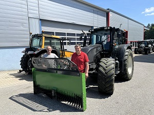 Maschinenübergabe

an Herrn Beneder Bernhard aus
3925 Arbesbach - Neustift

Hellwagner Rotorverteiler RV2.2

 Viel Erfolg und alles Gute