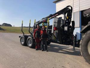 Maschinenübergabe

an Herrn Beneder Bernhard aus
  3925 Arbesbach - Neustift

Palms Rückeanhänger HD10 mit Kran 5.85

Viel Erfolg und alles Gute