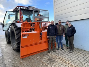 Maschinenübergabe

an Firma Brandstätter David aus
4282 Pierbach - Lindenberg

Dreipunktseilwinde Tiger 12to

 Viel Erfolg und alles Gute
