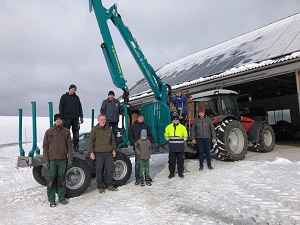 Maschinenübergabe

an die Kranwagengemeinschaft Enebitschlag
aus 4273 Unterweißenbach

Pfanzelt Holzrückewagen P11 Plus mit
   Kran 4177 und UniDrive Radantrieb

Viel Erfolg und alles Gute
