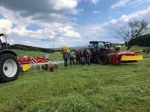 Maschinenübergabe

an Familie Esterhammer Helma aus
  4252 Liebenau - Schanz

Pöttinger Mähkombi aus Novacat 301 alpha-motion pro und Novadisc 810
und Doppelschwader TOP 762C

Viel Erfolg und alles Gute