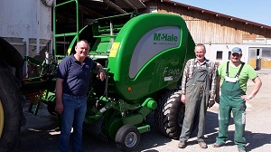 Maschinenübergabe

an Herrn Fellner Johann aus
  8624 Aflenz - Thullin

Ballenpresse McHale 5400C

Viel Erfolg und alles Gute