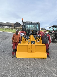 Maschinenübergabe

an Herrn Feßl Markus aus
3925 Arbesbach

Uniforest Seilwinde 85Hpro

 Viel Erfolg und alles Gute
