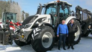 Traktorübergabe

an Herrn Gärtner Josef aus
4264 Grünbach - Heinrichschlag

Valtra T214D
Viel Erfolg und alles Gute