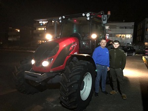 Traktorübergabe

an Herrn Greber Norbert aus
  6858 Schwarzach - Achrainweg

Valtra A104

Viel Erfolg und alles Gute