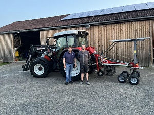 Maschinenübergabe

an Groß Erwin aus
3910 Zwettl - Waldhams

Fella Schwadkreisel Juras 391 und Steyr 9100MT

 Viel Erfolg und alles Gute