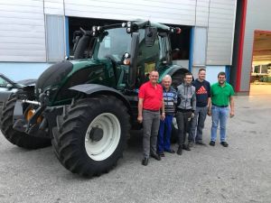 Traktorübergabe

an Herrn Grudl Ludwig aus
3921 Langschlag - Langschlägerwald

Valtra N174D Smart Touch
Viel Erfolg und alles Gute