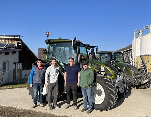 Traktorübergabe

an Familie Gstöttenmayr aus
4262 Leopoldschlag - Edlbruck

Valtra G135V

 Viel Erfolg und alles Gute