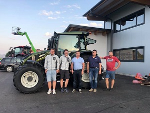 Traktorübergabe

an Familie Gstöttenmayr aus
 4262 Leopoldschlag - Edlbruck

Valtra G105H

Viel Erfolg und alles Gute