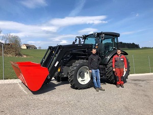 Traktorübergabe

an Herrn Höfinger Josef aus
  3925 Arbesbach

Valtra A104 mit Frontlader

Viel Erfolg und alles Gute