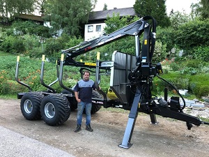 Maschinenübergabe

an Firma Erdbau Hofer aus
4392 Dorfstetten - Wimbergaramt

Holzrückewagen Palms H9S mit Kran 5.72

Viel Erfolg und alles Gute