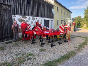 Maschinenübergabe

an Herrn Holzmann Johann aus
  3925 Arbesbach - Schwarzau

Pöttinger Grubber Synkro 3030 Nova

Viel Erfolg und alles Gute