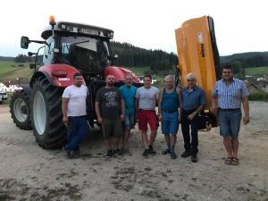 Maschinenübergabe

an Mulcher Gemeinschaft Kainrathschlag aus
3921 Langschlag - Kainrathschlag

Müthing Heck- und Seitenmulcher MU-H/S 200
Viel Erfolg und alles Gute