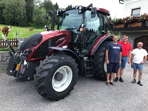 Traktorübergabe

an Familie Kiesenhofer aus
  4251 Sandl - Steinwald

Valtra A104 MH4

Viel Erfolg und alles Gute