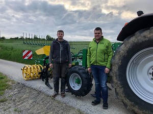 Maschinenübergabe

an Herrn Kropfreiter Konrad aus
3910 Zwettl - Jahrings

Grubber Kerner Corona C300

Viel Erfolg und alles Gute