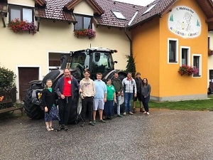 Traktorübergabe

an Familie Kurz aus
3914 Waldhausen - Kamles

Valtra N174D

Viel Erfolg und alles Gute