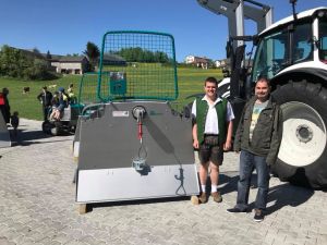 Maschinenübergabe

an Firma Kuttner Norbert aus
4252 Liebenau - Maxldorf

Pfanzelt Profigetriebewinde P172
Viel Erfolg und alles Gute