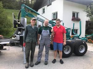 Maschinenübergabe

an Familie Längauer aus
3345 Göstling an der Ybbs - Königsberg

Pfanzelt Rückeanhänger S6
mit Ladekran LK 2764
Viel Erfolg und alles Gute