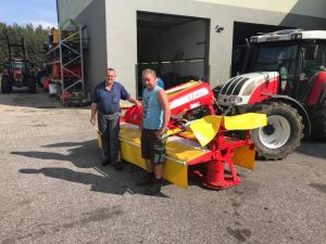 Maschinenübergabe

an Herrn Leeb Bernhard aus
3921 Langschlag - Klein Pertholz

Pöttinger Novacat 301 alpha motion
Viel Erfolg und alles Gute