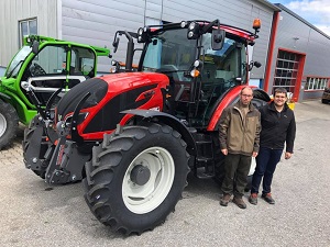 Traktorübergabe

an Herrn Leeb Stefan aus
  3920 Groß Gerungs - Wiesensfeld

Valtra A114MH4

Viel Erfolg und alles Gute