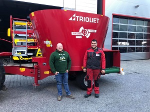 Maschinenübergabe

an Herrn Leonhartsberger Lukas aus
3925 Arbesbach - Komau

Trioliet Futtermischwagen Solomix 1-1000

Viel Erfolg und alles Gute