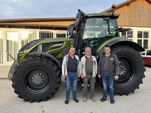 Traktorübergabe
            
an Firma Leonhardsberger GmbH aus
4252 Liebenau - Windhagmühl

Valtra Q305

Viel Erfolg und alles Gute!