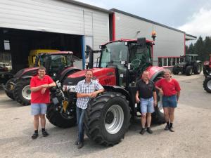 Traktorübergabe

an Herrn Leutgeb Karl und Manfred aus
3925 Arbesbach - Rammelhof

Case Luxxum 120
Viel Erfolg und alles Gute