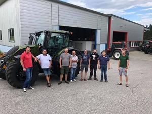 Traktorübergabe

an Maschinenring Zwettl-Weitra KG
3910 Zwettl  - Traktorgemeinschaft Oberlembach        

Valtra N174D

Viel Erfolg und alles Gute