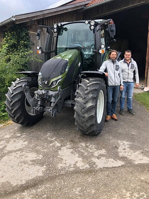 Traktorübergabe

an Herrn Maurer Gerald aus
4263 Windhaag - Oberwindhaag

Valtra G125eA

Viel Erfolg und alles Gute
