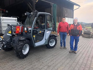 Maschinenübergabe

an Herrn Meyerhofer Franz aus
3925 Arbesbach - Pretrobruck

Weidemann 4512T Teleskoplader

Viel Erfolg und alles Gute!