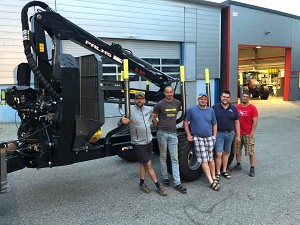 Maschinenübergabe

an Kranwagengemeinschaft
Komau - Neustift - Rammelhof
3925 Arbesbach
      
  Holzrückewagen Palms H10D mit Kran 5.85

Viel Erfolg und alles Gute