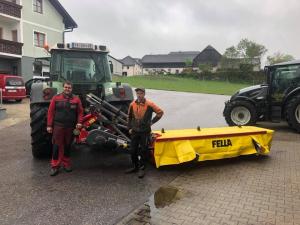 Maschinenübergabe

an Herrn Pfeiffer Hermann aus
  3925 Arbesbach - Neustift

  Fella Scheibenmähwerk Ramos 320P

Viel Erfolg und alles Gute