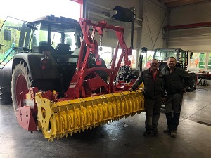 Maschinenübergabe

an Herrn Pilz Franz aus
  3925 Arbesbach - Rammelhof

Kreiselegge Pöttinger Lion 303.12

Viel Erfolg und alles Gute