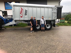 Maschinenübergabe

an Familie Prandstötter aus
  4230 Pregarten - Gaisruckdorf

Fliegl Gigant ASW 261C Abschiebewagen

Viel Erfolg und alles Gute