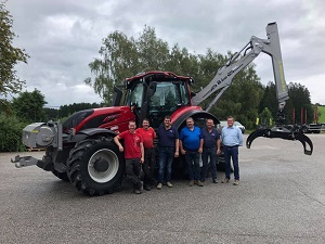 Traktorübergabe

an Firma Riegler Holzschlägerung aus
  4363 Pabneukirchen - Untermaseldorf

Valtra T234D mit Pfanzeltr Rückekran 7182,
Doppeltrommelwinde 10to und
Palms Rückewagen H15U

Viel Erfolg und alles Gute