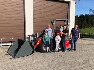 Maschinenübergabe

an Familie Ring aus
3925 Arbesbach - Altmelon

Weidemann 1140 Light

Viel Erfolg und alles Gute