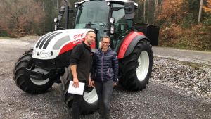 Traktorübergabe

an Herrn Saurer David aus
8152 Stallhofen

Steyr 4095 Kompakt ET
Viel Erfolg und alles Gute