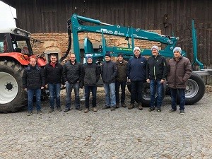 Maschinenübergabe

an Kranwagengemeinschaft Schiedlberg 
aus 4521 Schiedlberg

Pfanzelt Rückewagen P15 mit Kran LK6180

Viel Erfolg und alles Gute!