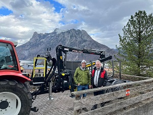 Maschinenübergabe

an Familie Schmied aus
4802 Ebensee
Palms H7S mit Kran 3.61

Viel Erfolg und alles Gute