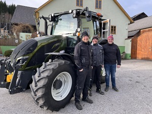 Traktorübergabe

an Familie Schulmeister aus
3920 Groß Gerungs - Blumau

Valtra A115 MH4

 Viel Erfolg und alles Gute