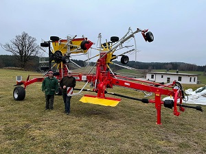 Maschinenübergabe

an Familie Schwarzinger aus
3921 Langschlag - Bruderndorf

Doppelschwadkreisel Pöttinger TOP 662  

Viel Erfolg und alles Gute
