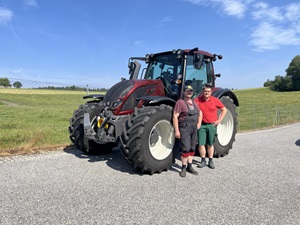 Traktorübergabe
            
an Herrn Spindlberger Helmut aus
4273 Unterweißenbach - Hinterreith

Valtra N175D

Viel Erfolg und alles Gute!