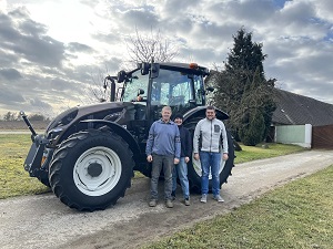 Traktorübergabe

an Familie Steindl aus
3843 Dobersberg - Schellings

Valtra A115 MH4

 Viel Erfolg und alles Gute