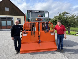 Maschinenübergabe

an Firma Waldservice Steininger aus
3921 Langschlag - Siebenhöf

Tiger Getriebeseilwinde 12 to

 Viel Erfolg und alles Gute