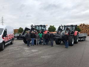 Traktoren- und Maschinenübergabe

an Firma STRABAG AG aus 3532 Rastenfeld 

2 Stück Steyr 4145 Profi CVT mit
Hauer Frontlader XB 150 und
3 Stück Tandem-Dreiseitenkipper
Reisch RUTDK-135.500

Viel Erfolg und alles Gute